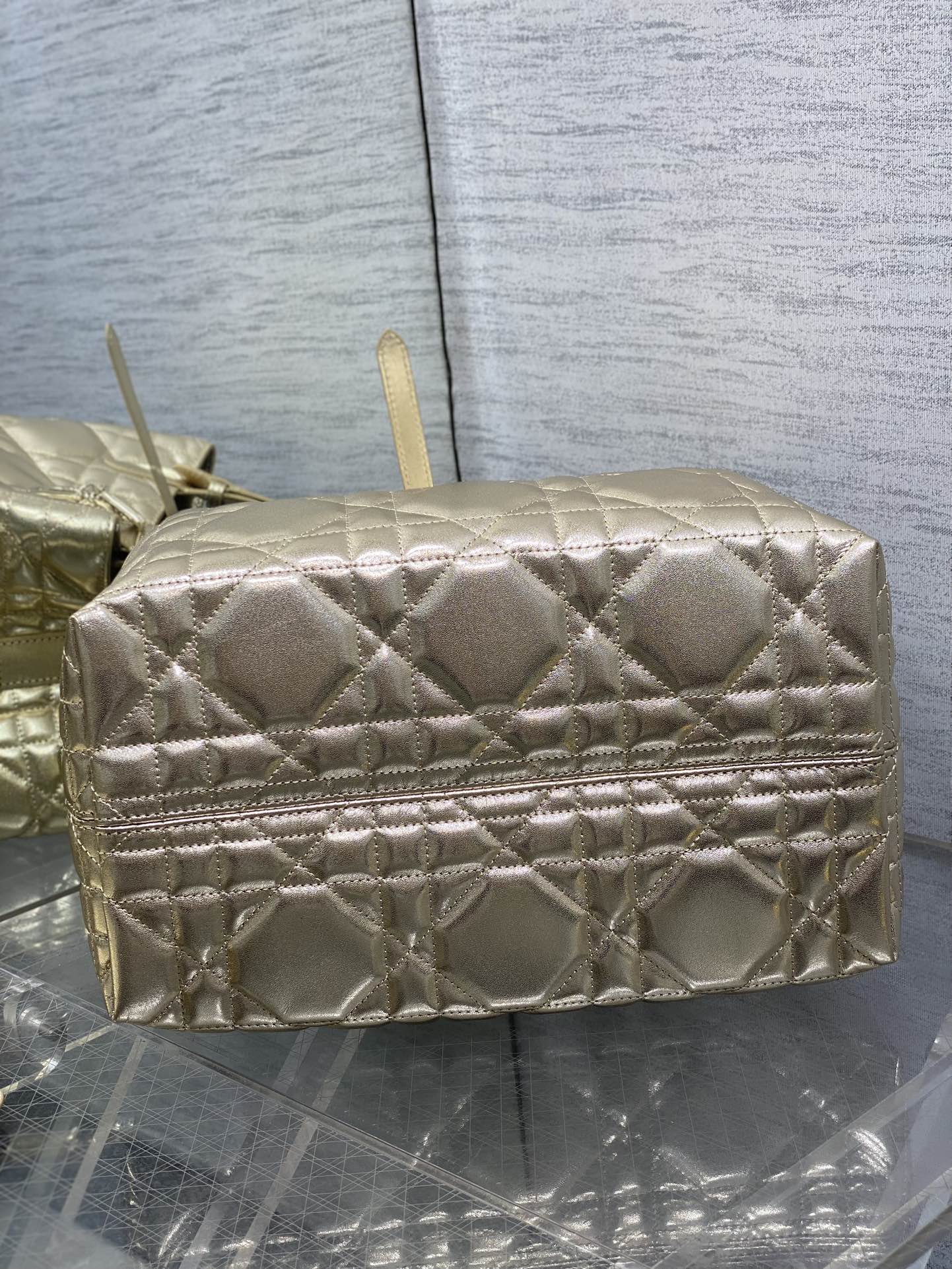 Basic Bag Cow Leather Gold Foldable 21cm-s