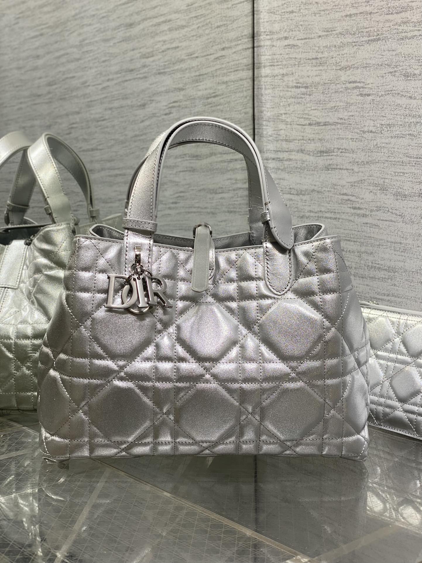 Basic Bag Cow Leather Silver Foldable 21cm-s