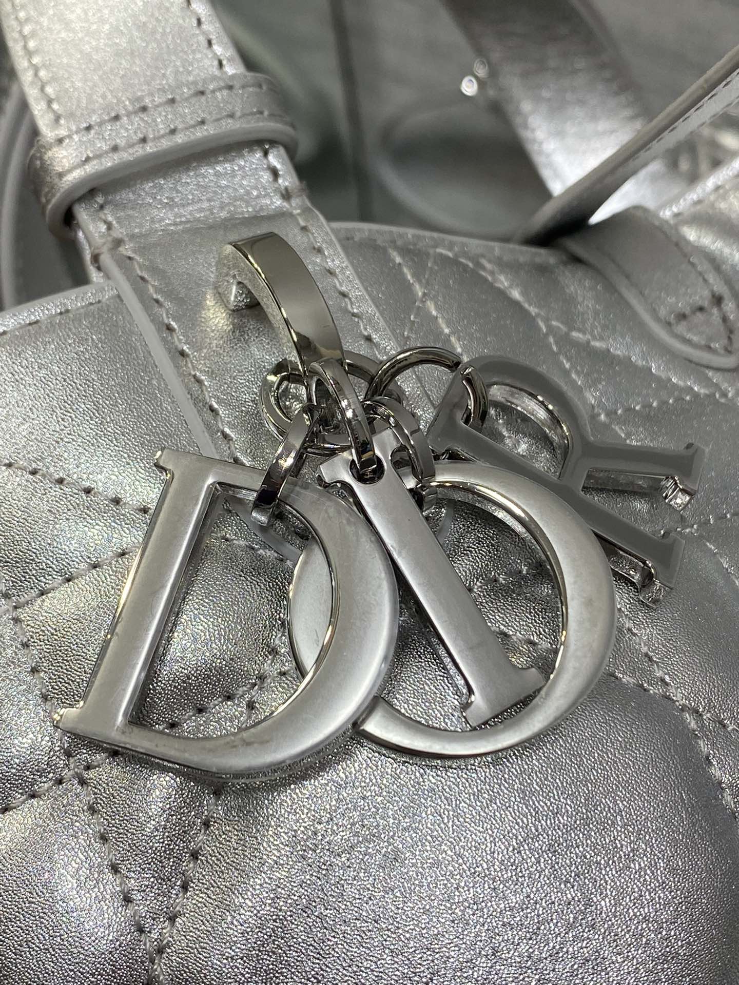 Basic Bag Cow Leather Silver Foldable 21cm-s