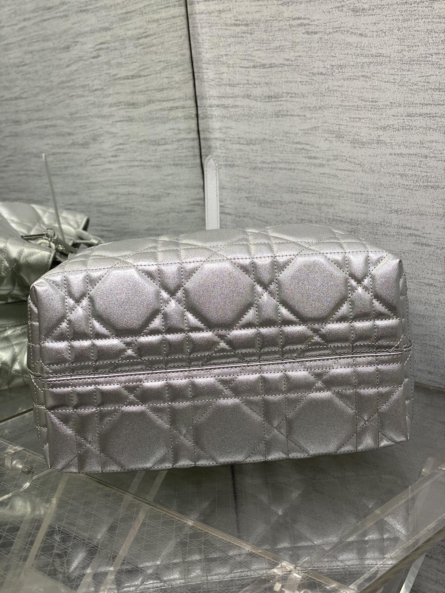 Basic Bag Cow Leather Silver Foldable 21cm-s