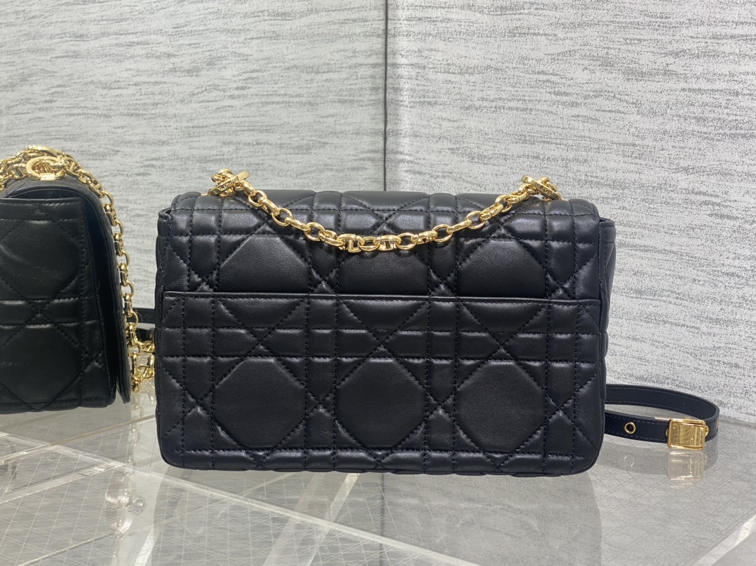 Basic Bag Cow Leather Gold M-s