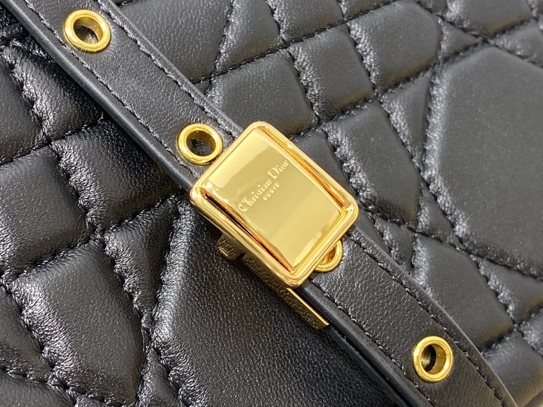Basic Bag Cow Leather Gold M-s