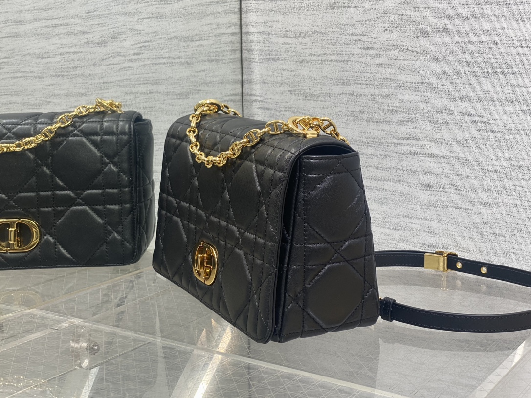 Basic Bag Cow Leather Gold M-s