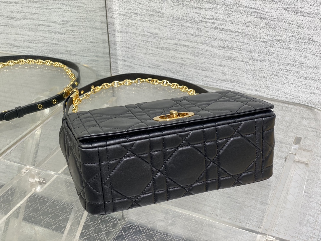 Basic Bag Cow Leather Gold M-s