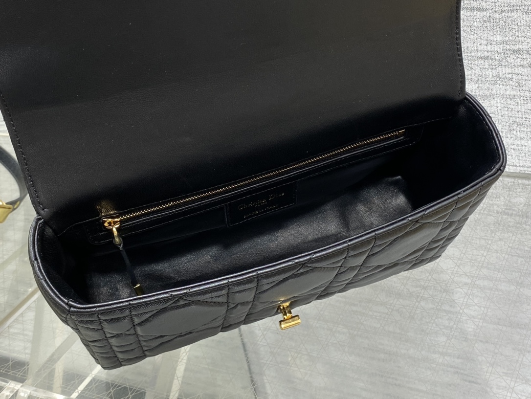 Basic Bag Cow Leather Gold M-s