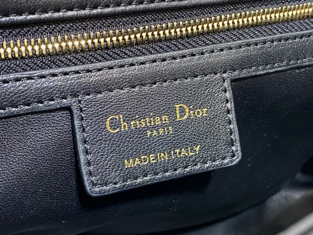 Basic Bag Cow Leather Gold M-s