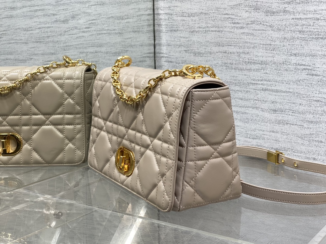 Basic Bag Cow Leather Gold M-s