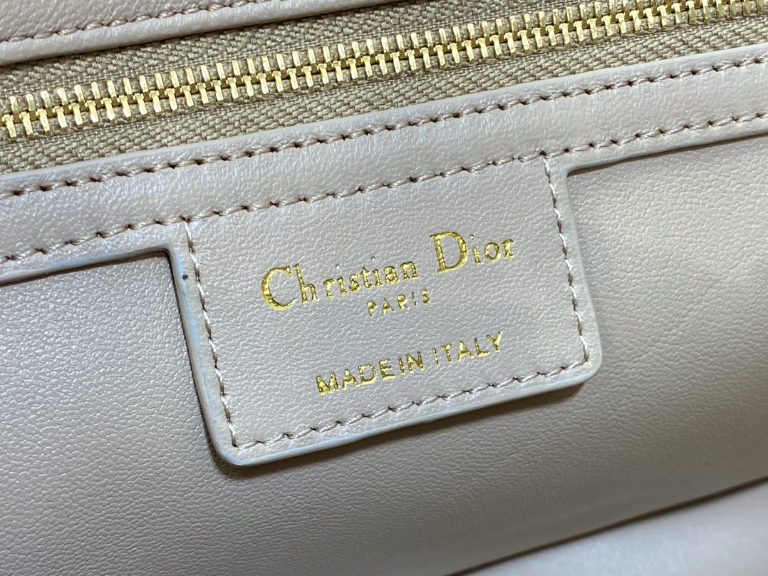 Basic Bag Cow Leather Gold M-s