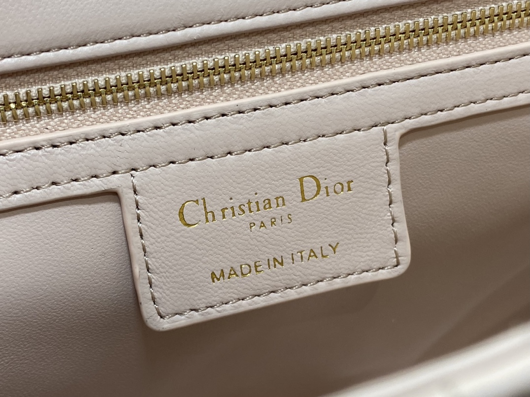 Basic Bag Cow Leather Gold M-s