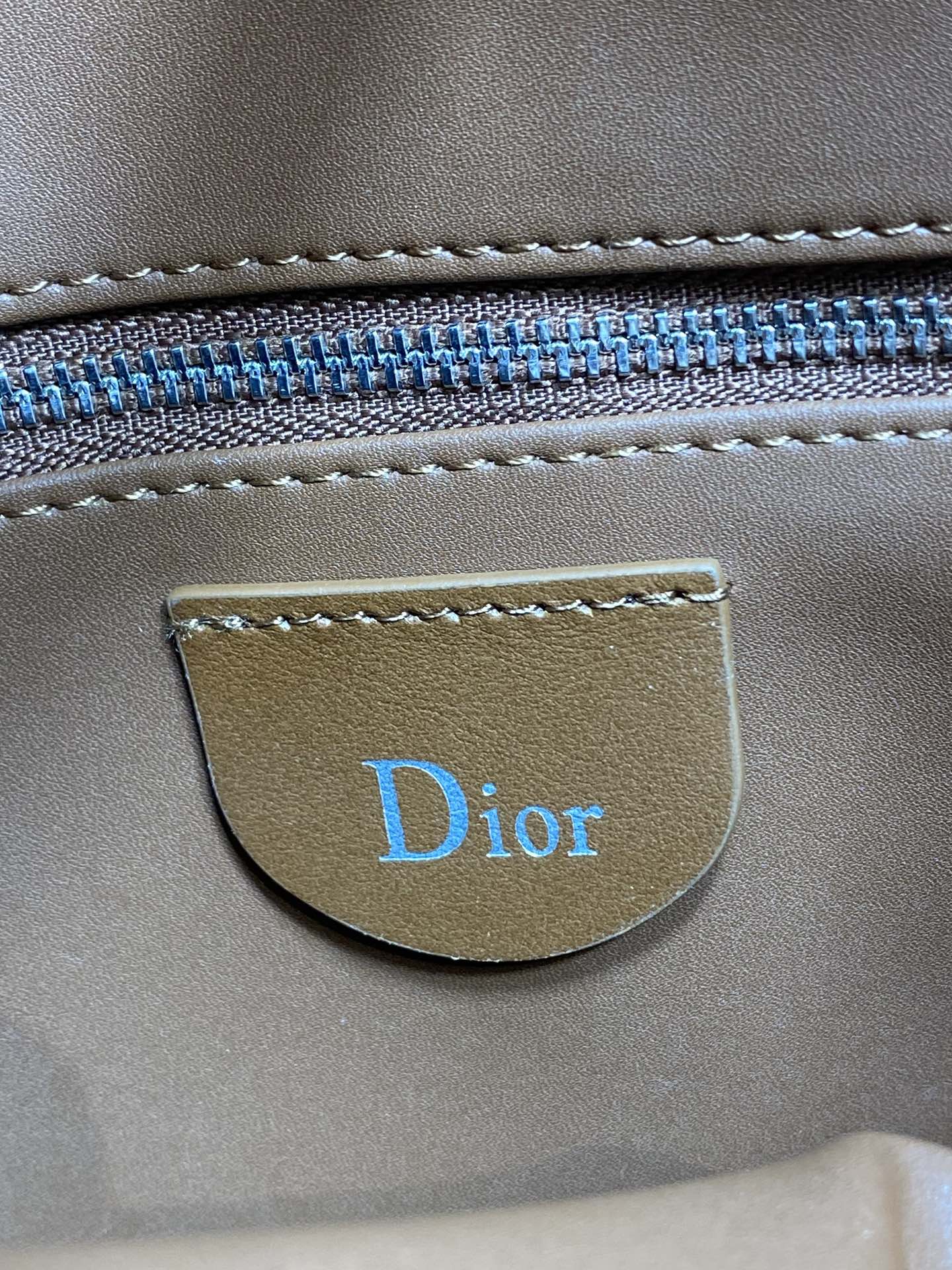 Dior Basic Bag M-s