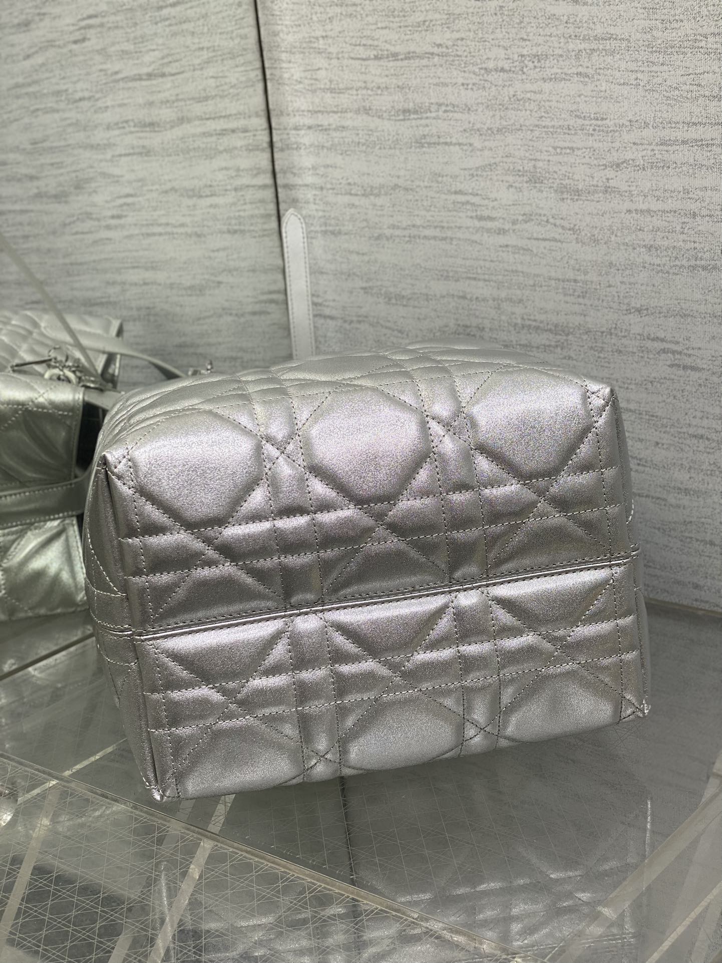 Basic Bag Cow Leather Silver Foldable S-22cm