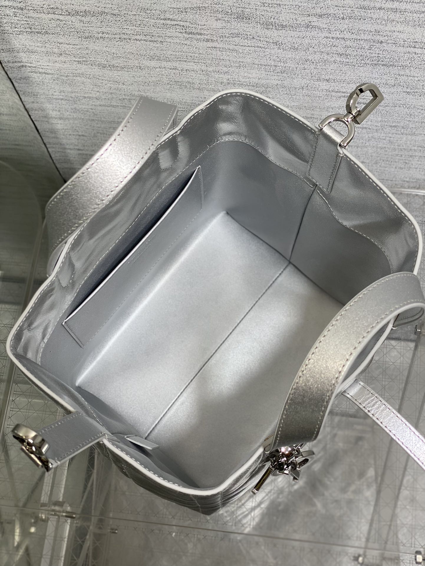 Basic Bag Cow Leather Silver Foldable S-22cm