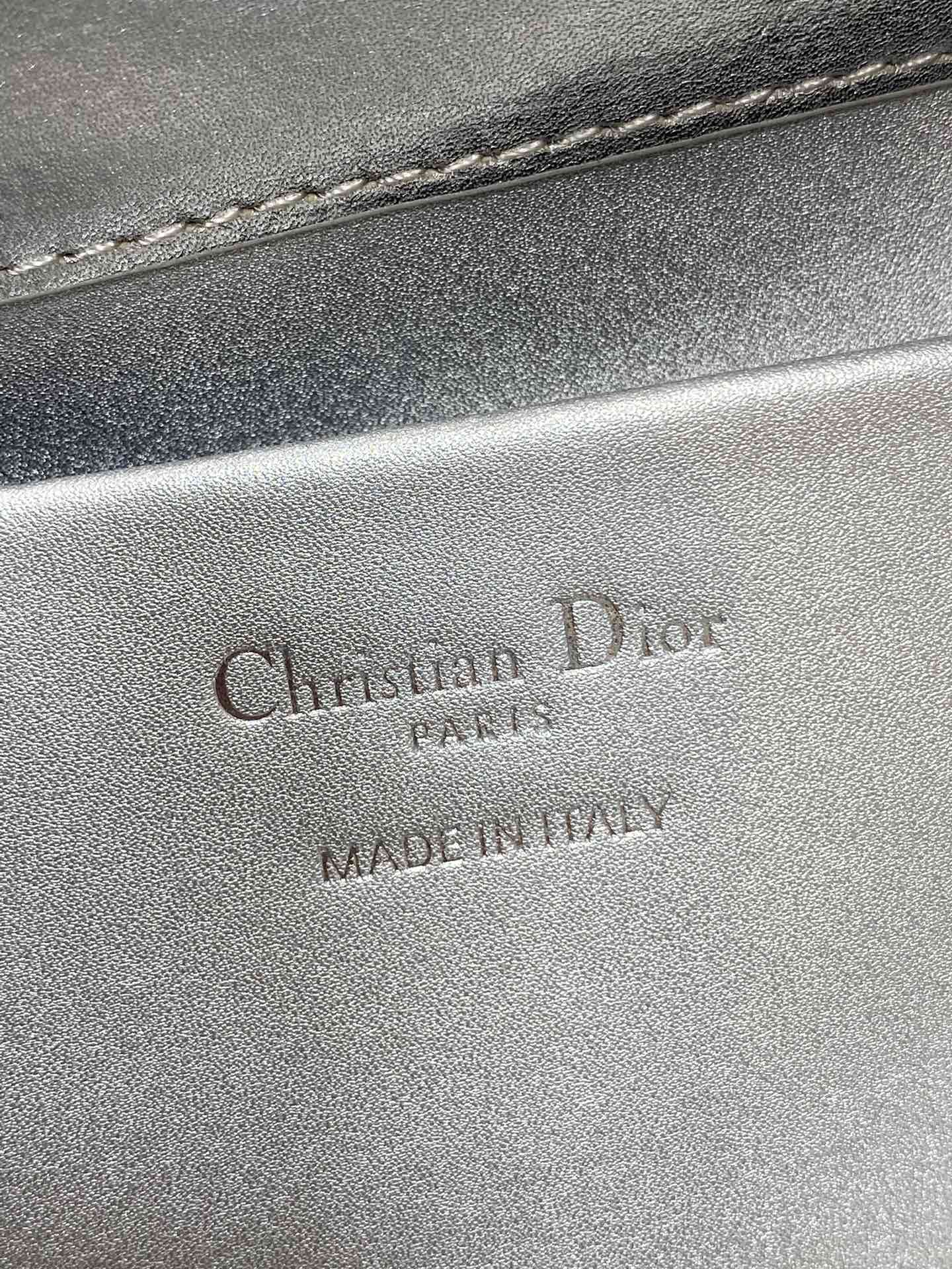Basic Bag Cow Leather Silver Foldable S-22cm