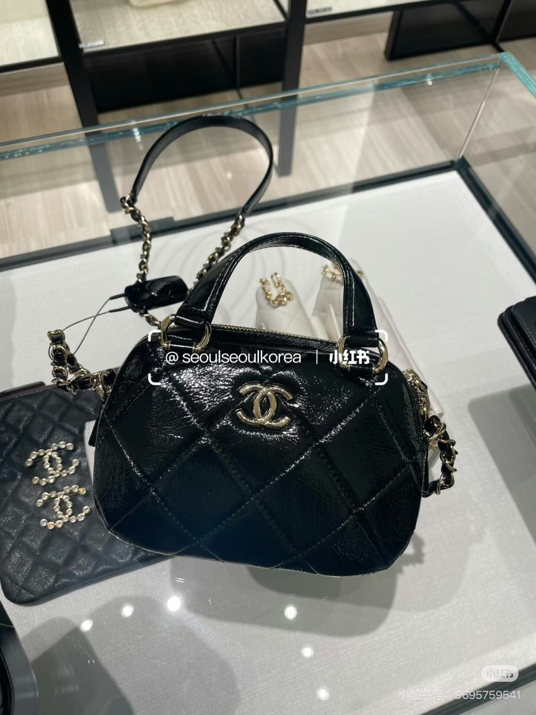 Chanel Basic Bag M-l-s