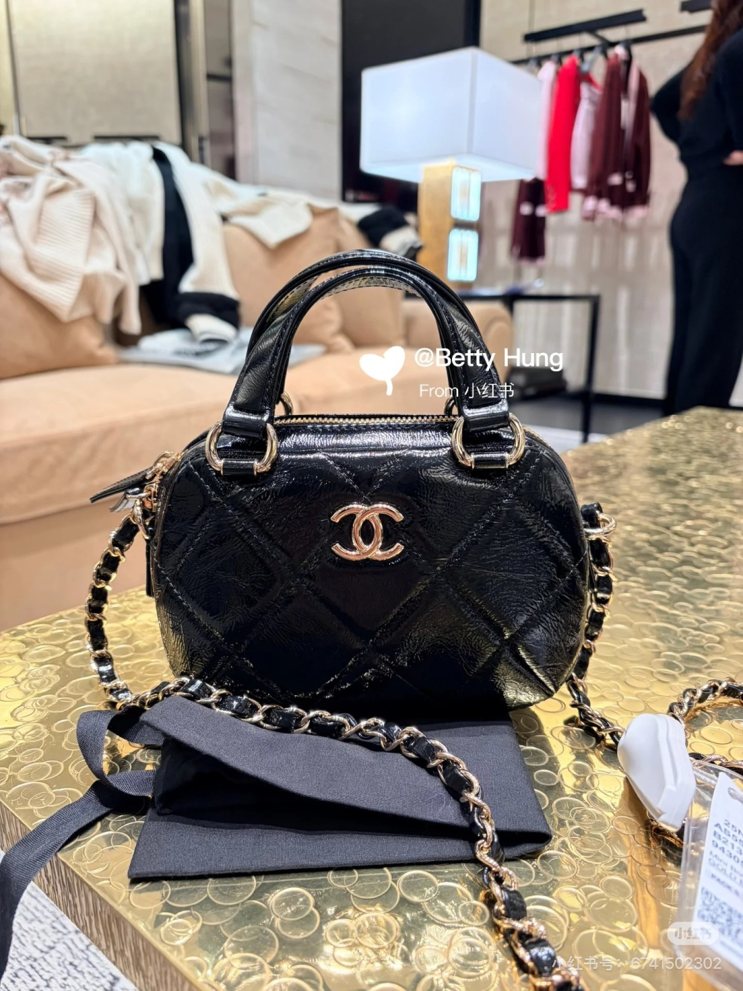 Chanel Basic Bag M-l-s