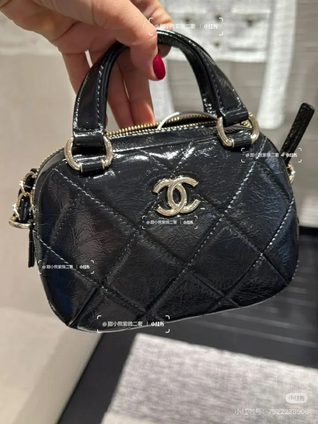 Chanel Basic Bag M-l-s