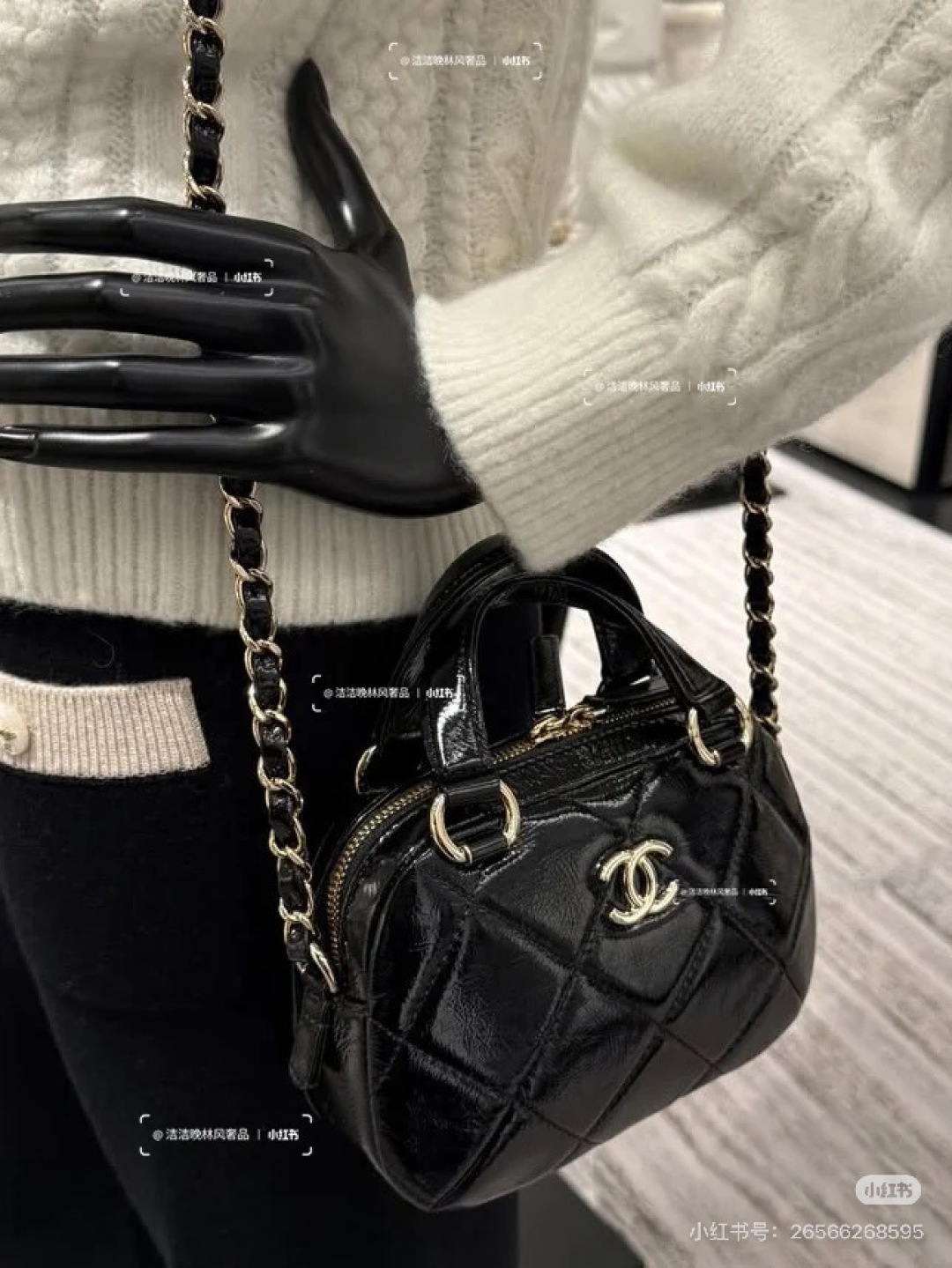 Chanel Basic Bag M-l-s