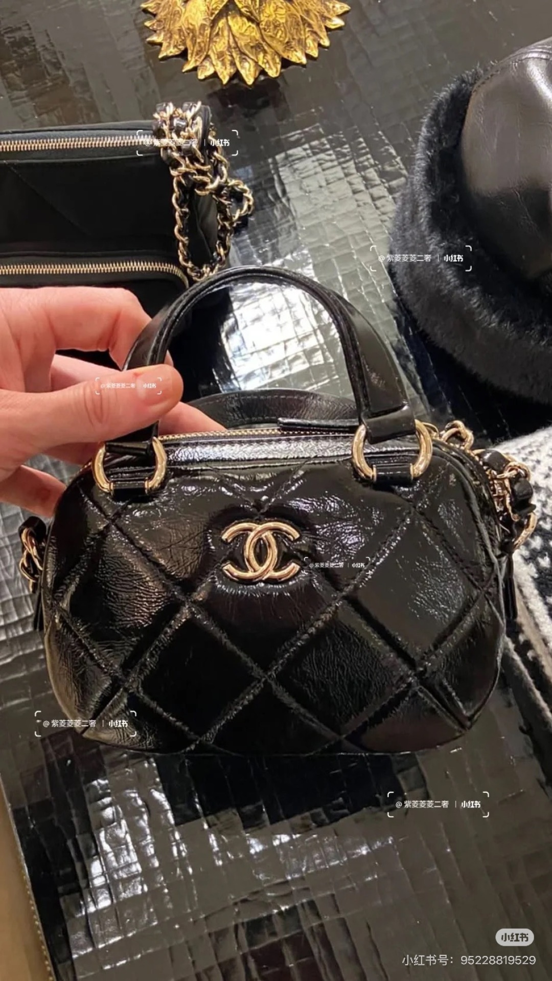 Chanel Basic Bag M-l-s