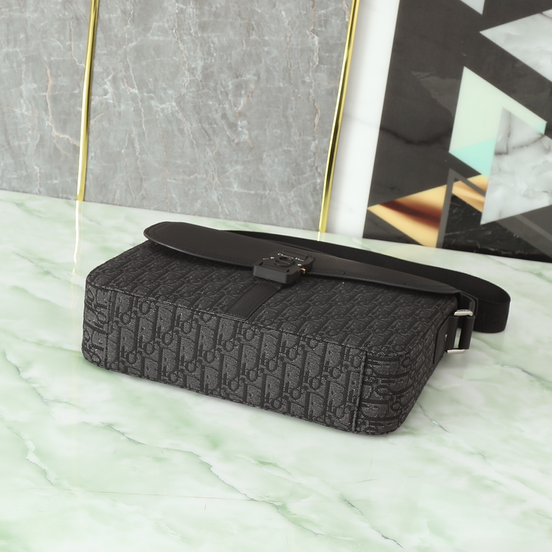 Dior Basic Bag Cow Leather Black M-l-s