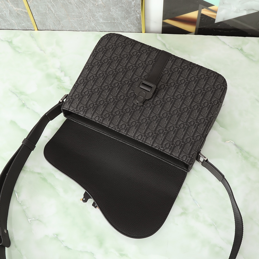 Dior Basic Bag Cow Leather Black M-l-s
