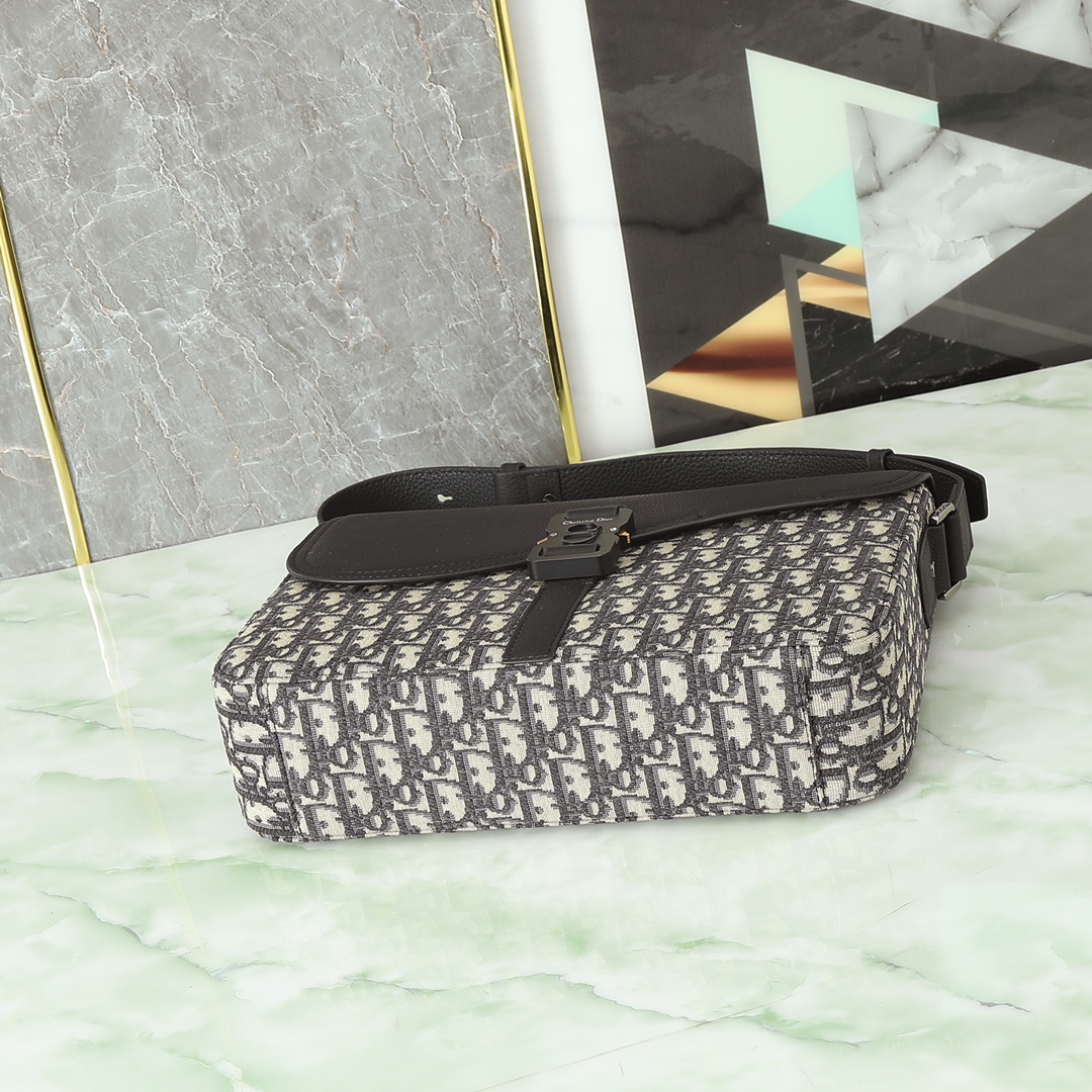 Dior Basic Bag Cow Leather Black M-l-s