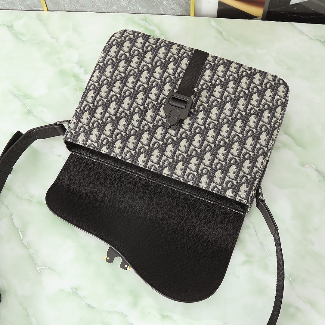 Dior Basic Bag Cow Leather Black M-l-s