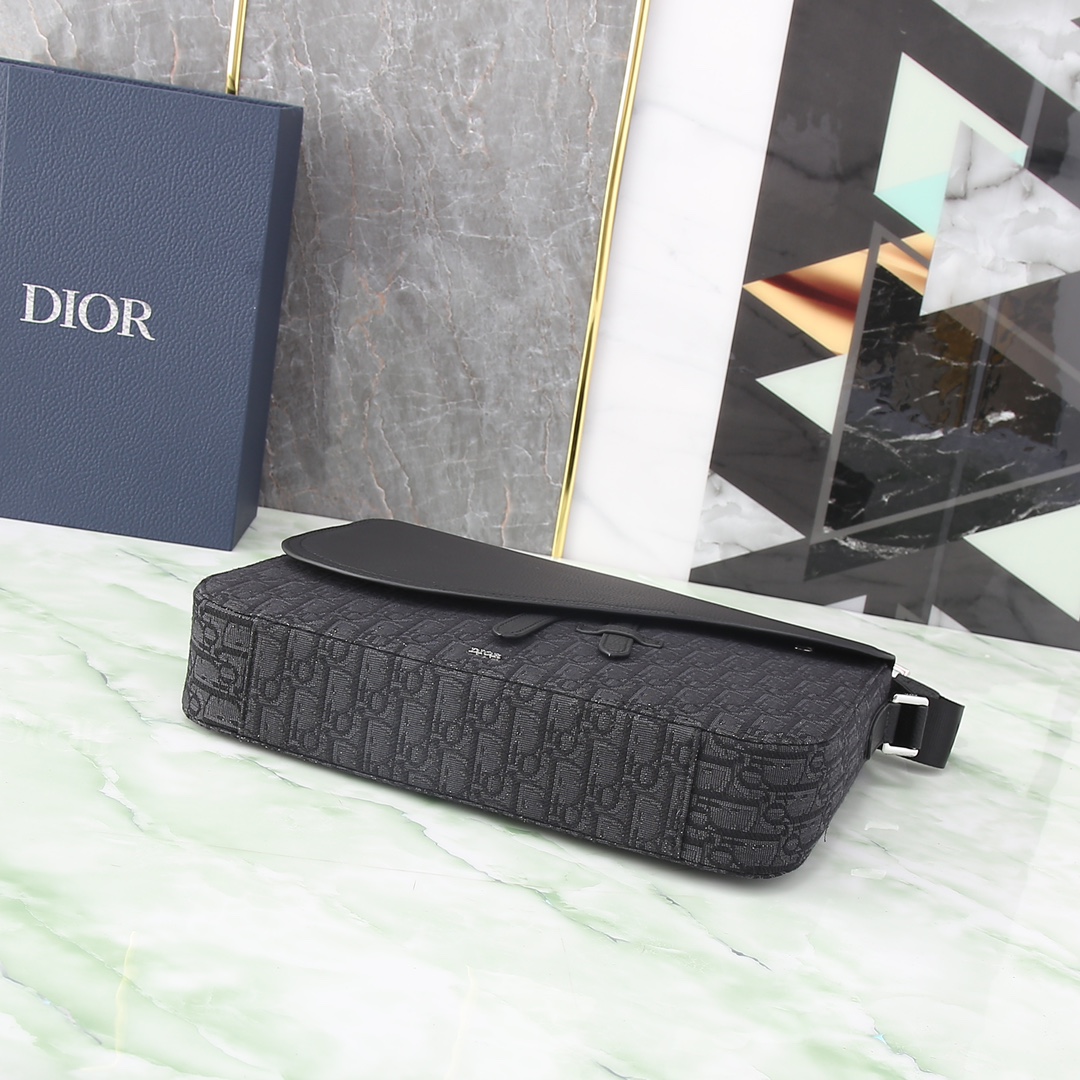 Dior Basic Bag Cow Leather Black M-l-s