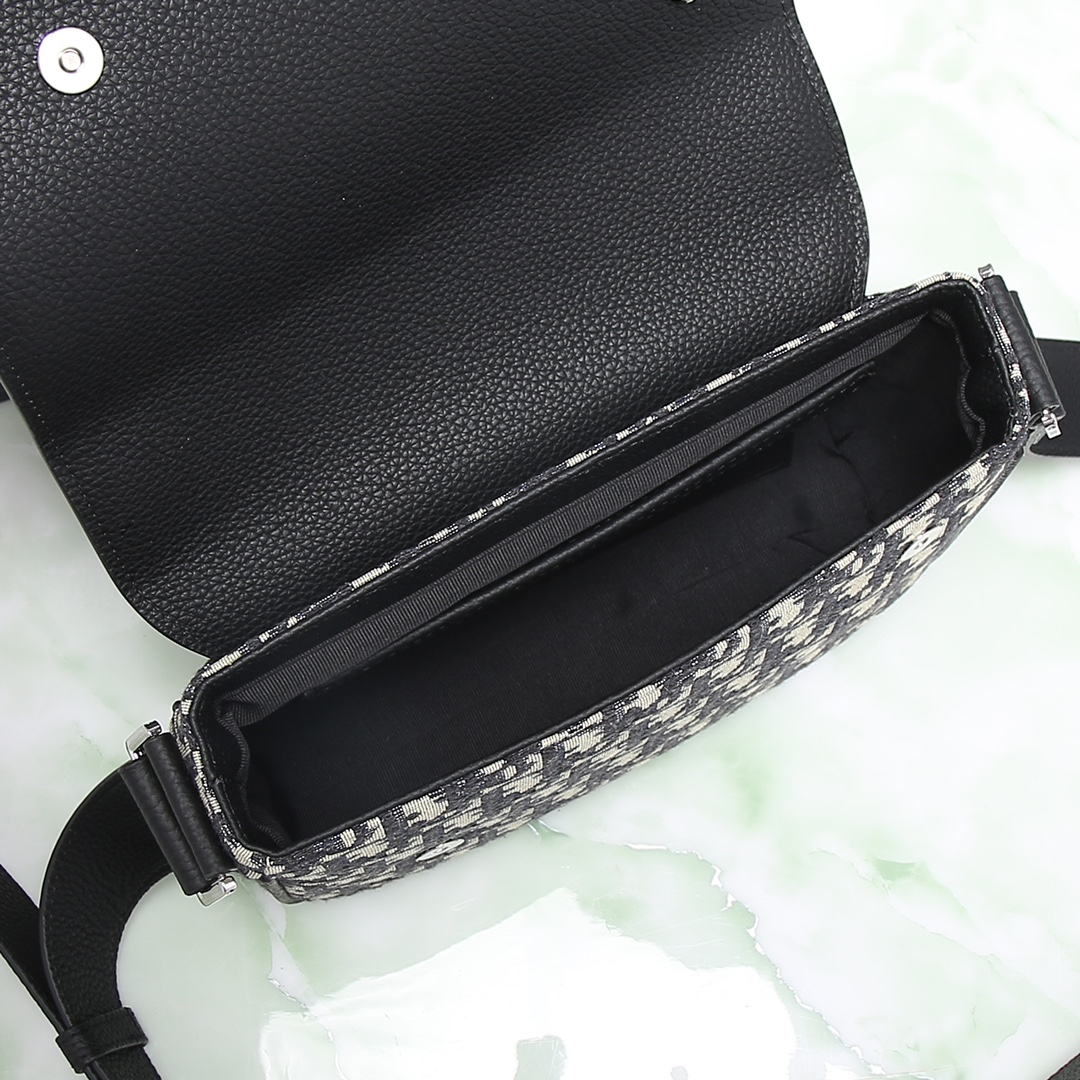 Dior Basic Bag Cow Leather Black M-l-s