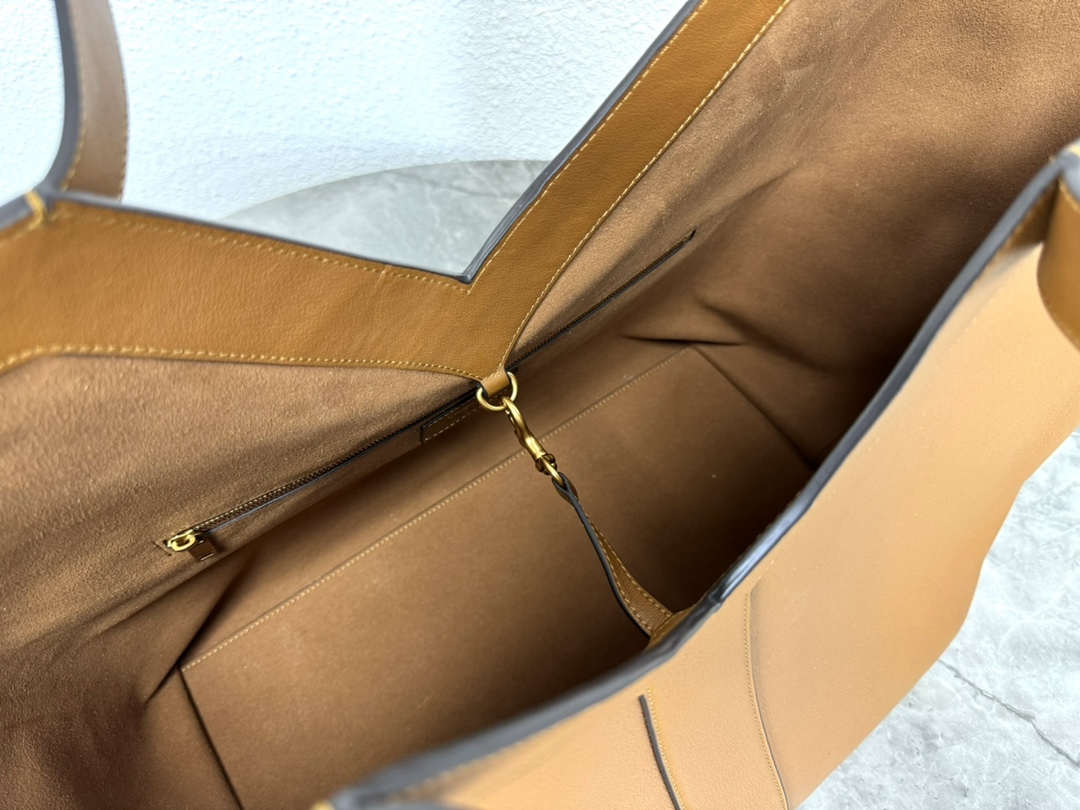 Tote Bag Cow Leather Brown Large Capacity 16cm-s