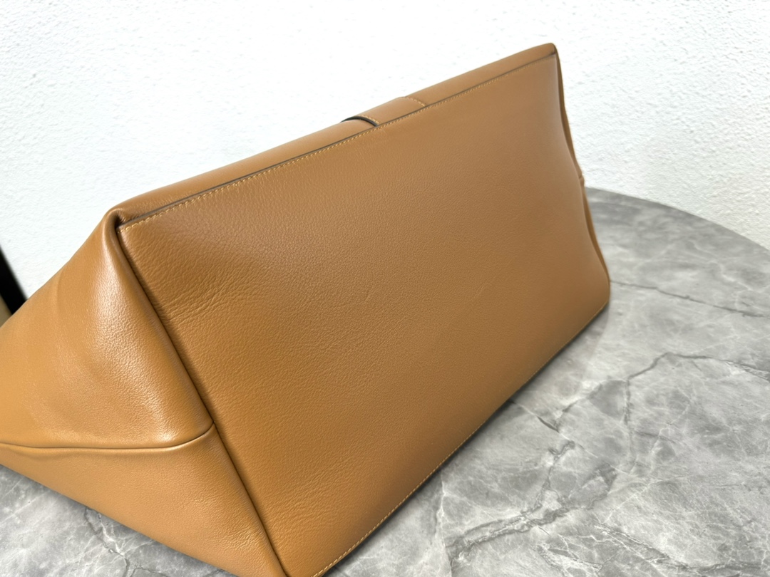 Tote Bag Cow Leather Brown Large Capacity 16cm-s