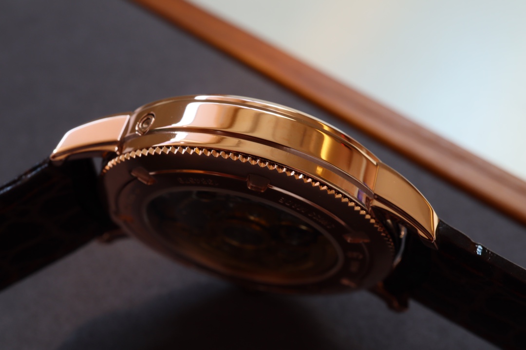 Vacheron Constantin Mx --vacheron Traditionnelle :4010t/o00r-b344/b740/b345 Watch Case: Diameter41 mm ,thickness10.7 Dial: Markers Hands 6 Mechanical Movement: Citizen9015 2460 Qcl/1,automatic Winding Movement.mx