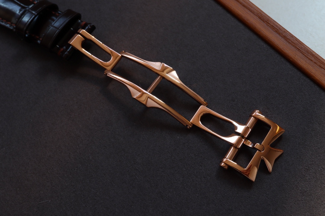 Vacheron Constantin Mx --vacheron Traditionnelle :4010t/o00r-b344/b740/b345 Watch Case: Diameter41 mm ,thickness10.7 Dial: Markers Hands 6 Mechanical Movement: Citizen9015 2460 Qcl/1,automatic Winding Movement.mx