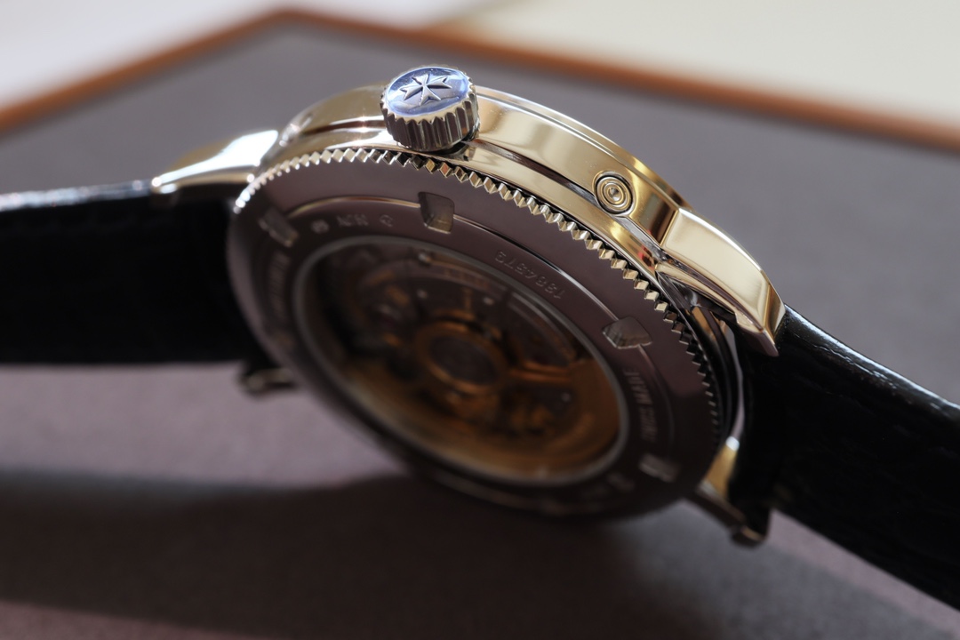 Vacheron Constantin Mx --vacheron Traditionnelle :4010t/o00r-b344/b740/b345 Watch Case: Diameter41 mm ,thickness10.7 Dial: Markers Hands 6 Mechanical Movement: Citizen9015 2460 Qcl/1,automatic Winding Movement.mx