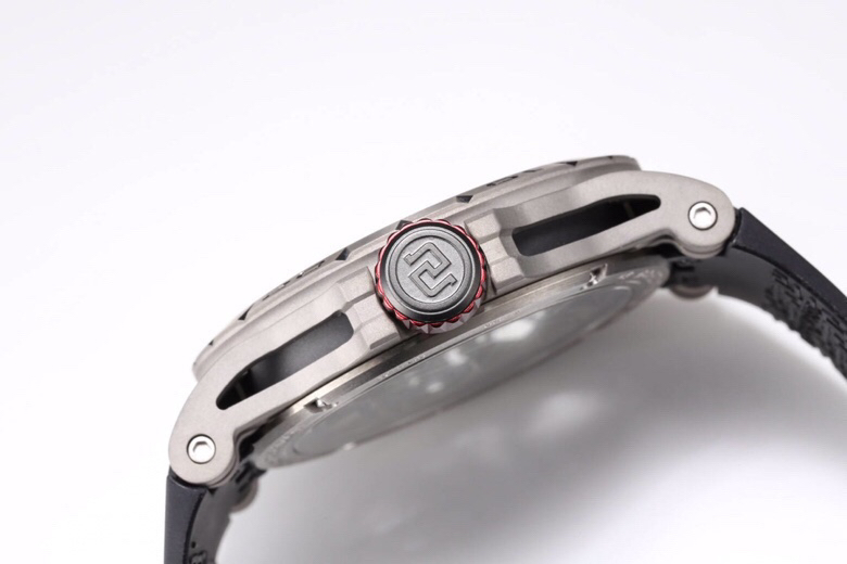 Roger Dubuis ,bbr Titaniumwatch Case. :rddbex0479 Mechanical .watch Casediameter45 mm ,thickness13.5 Rd505sqmanual Windingmovement,movement Original movement: :50 Dial: Dial,luminouswatch Markers, Dlc Hands Luminous Crystal: Strap: Rd505sqmanual Windingmo