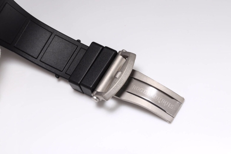 Roger Dubuis ,bbr Titaniumwatch Case. :rddbex0479 Mechanical .watch Casediameter45 mm ,thickness13.5 Rd505sqmanual Windingmovement,movement Original movement: :50 Dial: Dial,luminouswatch Markers, Dlc Hands Luminous Crystal: Strap: Rd505sqmanual Windingmo