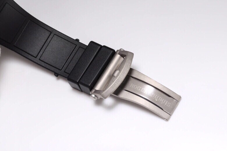 Roger Dubuis ,bbr Titaniumwatch Case. :rddbex0479 Mechanical .watch Casediameter45 mm ,thickness13.5 Rd505sqmanual Windingmovement,movement Original movement: :50 Dial: Dial,luminouswatch Markers, Dlc Hands Luminous Crystal: Strap: Rd505sqmanual Windingmo