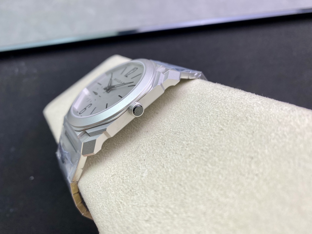 Bulgari Bv Mechanical Octo Finissimo Gram 1 Size:40 mm 2 Thickness:7 3 Watch Case: 316 4 Crystal: 5 Dial: / / 6 Steel Strap: 7 Ceramic 8 Movement: Mechanicalmovement