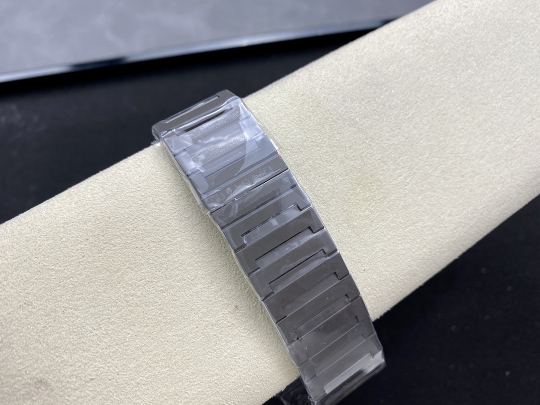 Bulgari Bv Mechanical Octo Finissimo Gram 1 Size:40 mm 2 Thickness:7 3 Watch Case: 316 4 Crystal: 5 Dial: / / 6 Steel Strap: 7 Ceramic 8 Movement: Mechanicalmovement