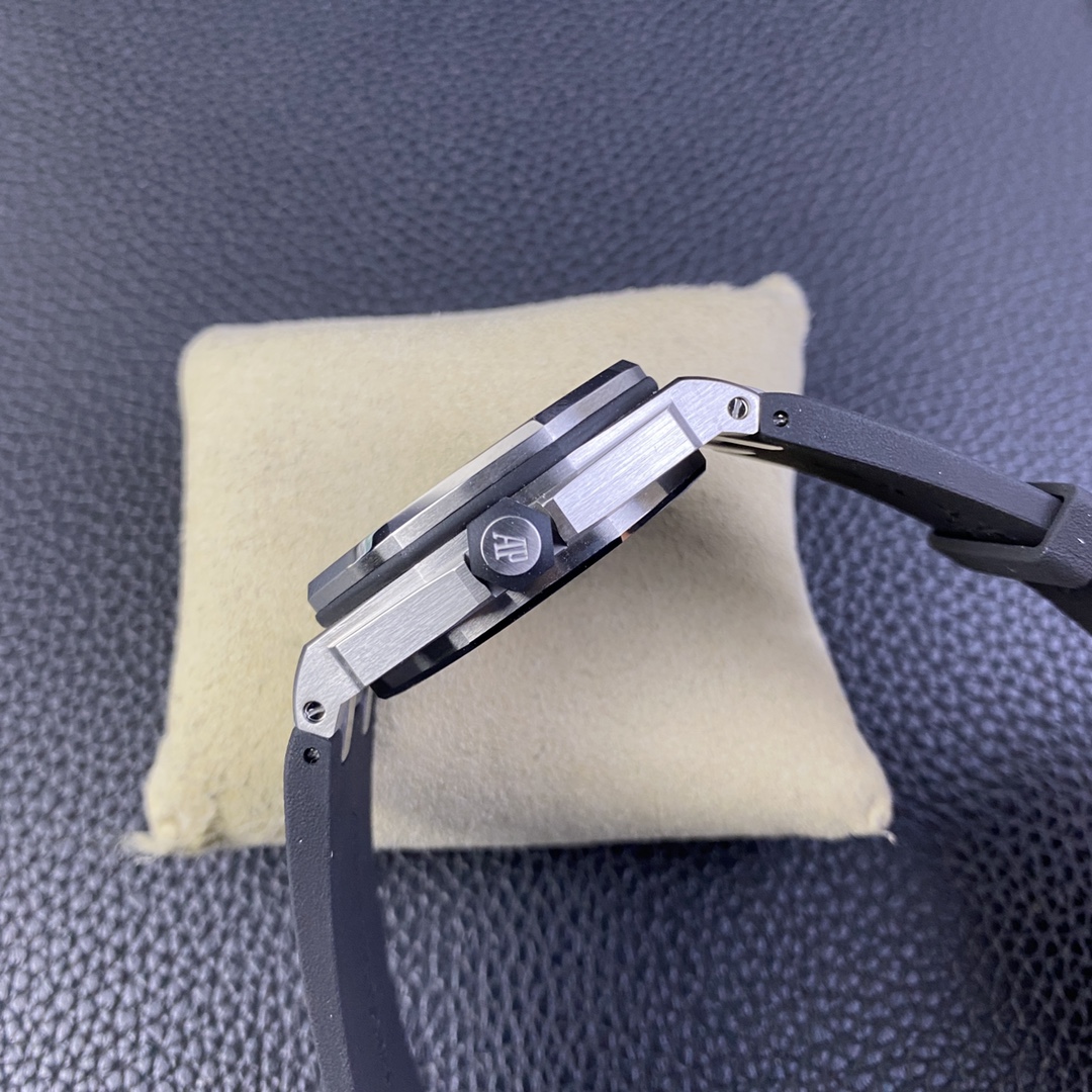 Audemars Piguet Apsaudemars Piguet15710 Size42 mm x14.1 Watch Case Original Luminous Markers, Movement Ap.cal.3120