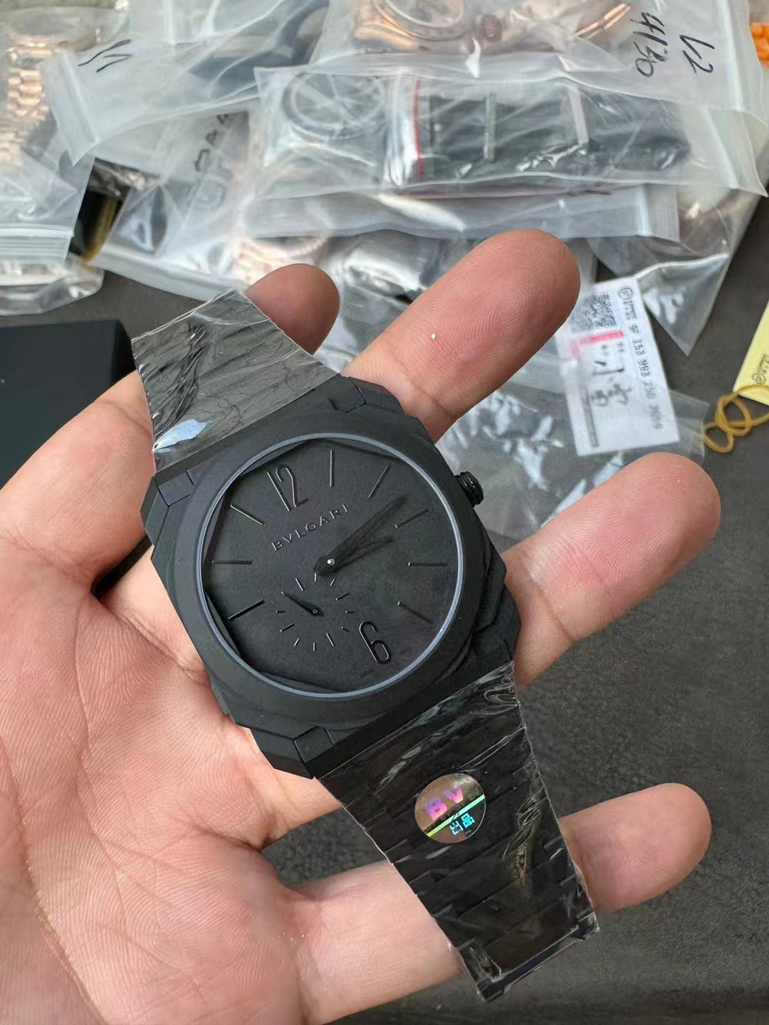 Bulgari Bv Octo Finissimo Gram 1 Size:40 mm 2 Thickness:7 3 Watch Case: Titanium 4 Crystal: 5 Dial: 6 Steel Strap: 7 Ceramic 8 Movement: Mechanicalmovement