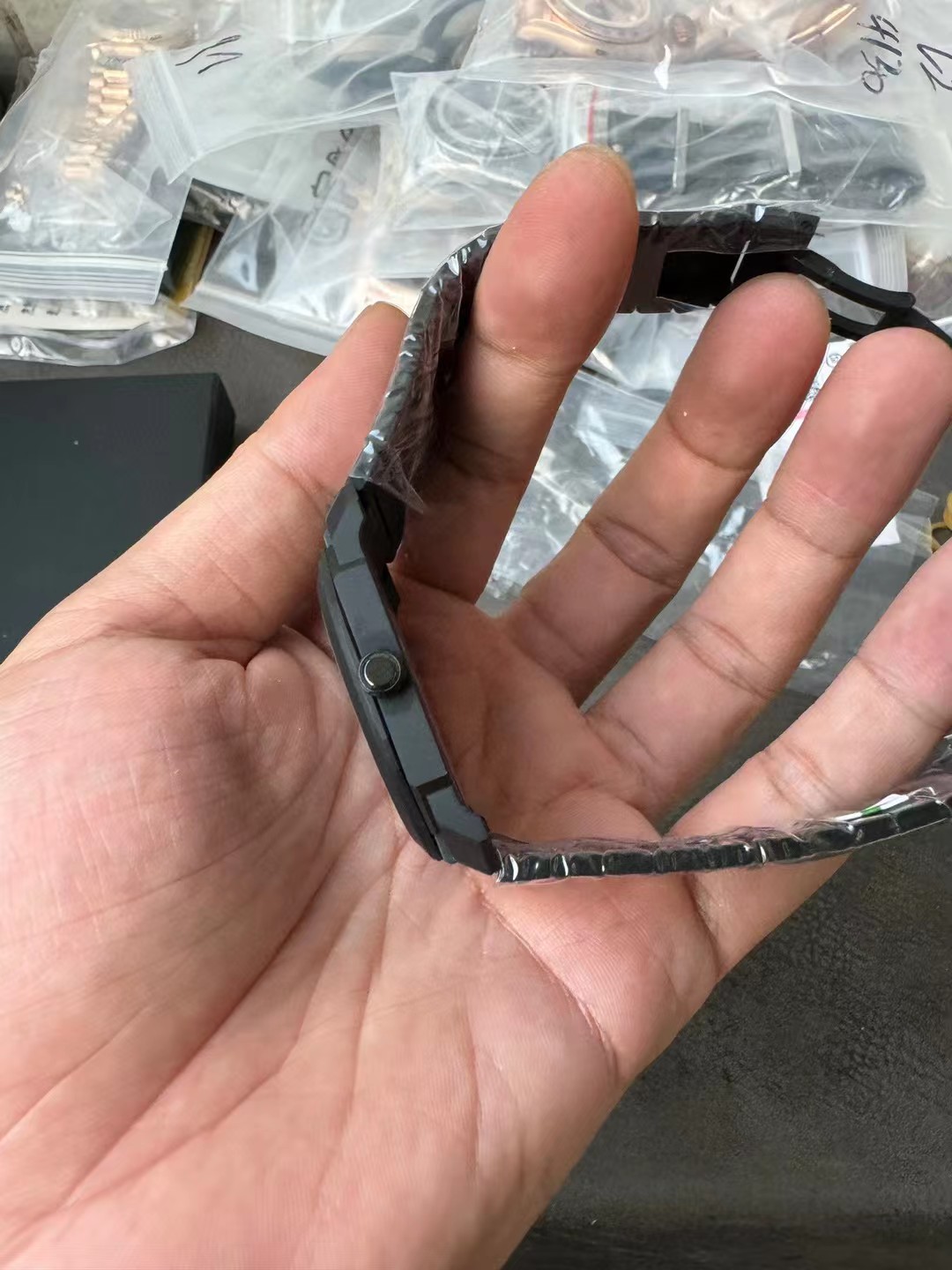 Bulgari Bv Octo Finissimo Gram 1 Size:40 mm 2 Thickness:7 3 Watch Case: Titanium 4 Crystal: 5 Dial: 6 Steel Strap: 7 Ceramic 8 Movement: Mechanicalmovement