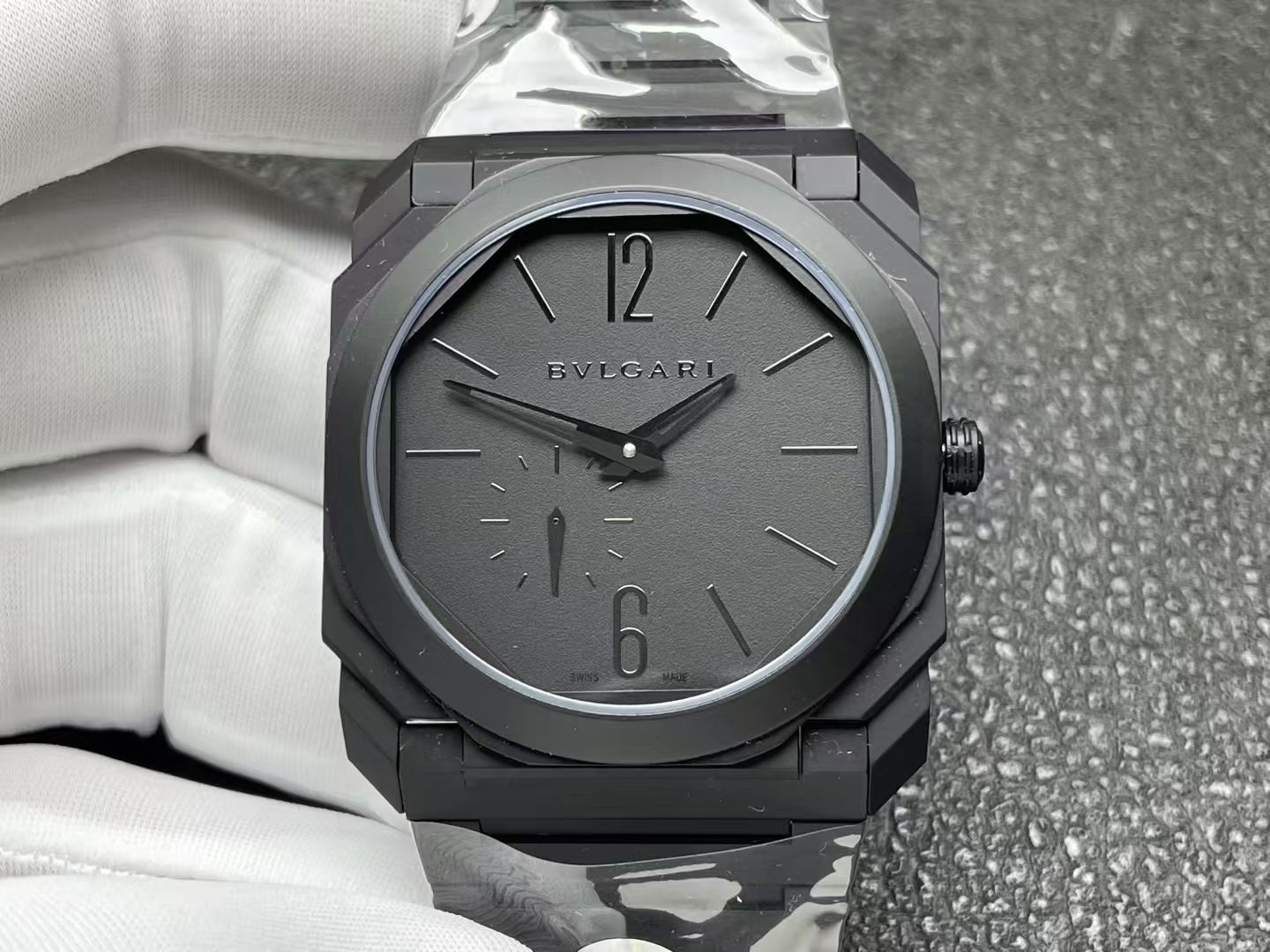 Bulgari Bv Octo Finissimo Gram 1 Size:40 mm 2 Thickness:7 3 Watch Case: Titanium 4 Crystal: 5 Dial: 6 Steel Strap: 7 Ceramic 8 Movement: Mechanicalmovement