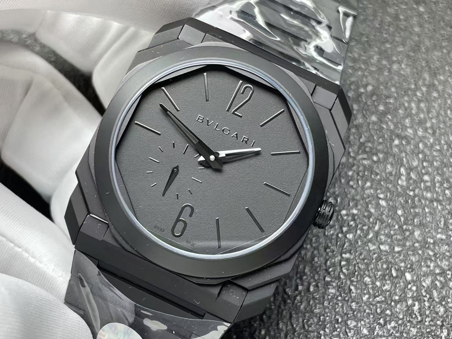 Bulgari Bv Octo Finissimo Gram 1 Size:40 mm 2 Thickness:7 3 Watch Case: Titanium 4 Crystal: 5 Dial: 6 Steel Strap: 7 Ceramic 8 Movement: Mechanicalmovement