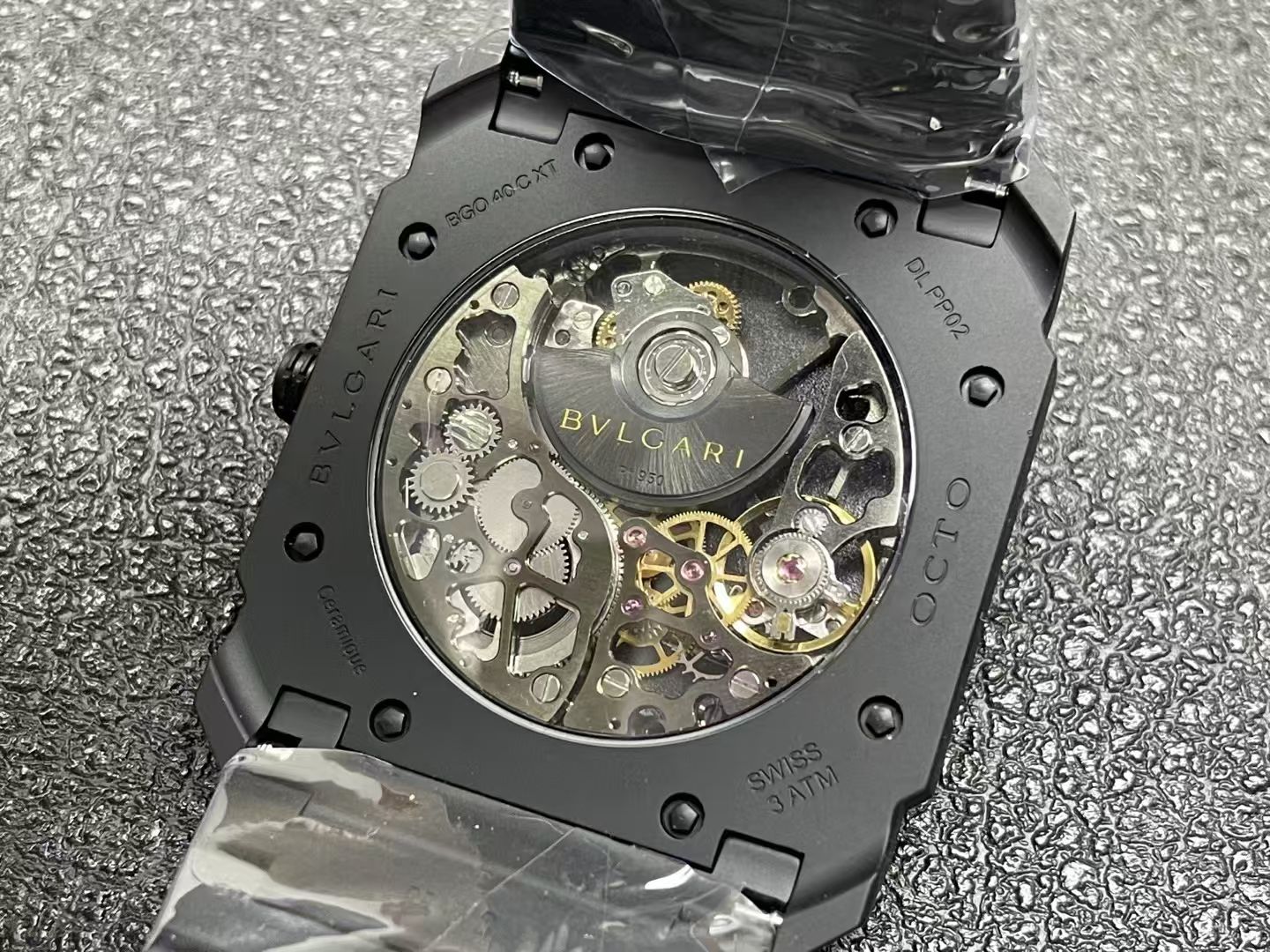 Bulgari Bv Octo Finissimo Gram 1 Size:40 mm 2 Thickness:7 3 Watch Case: Titanium 4 Crystal: 5 Dial: 6 Steel Strap: 7 Ceramic 8 Movement: Mechanicalmovement