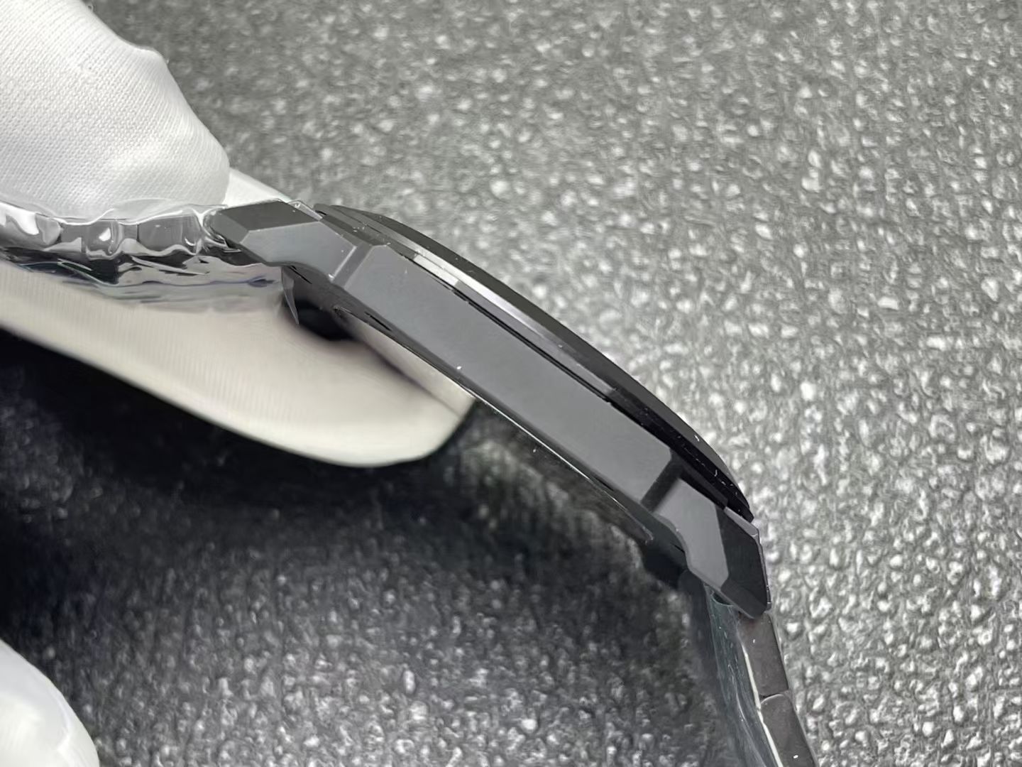 Bulgari Bv Octo Finissimo Gram 1 Size:40 mm 2 Thickness:7 3 Watch Case: Titanium 4 Crystal: 5 Dial: 6 Steel Strap: 7 Ceramic 8 Movement: Mechanicalmovement