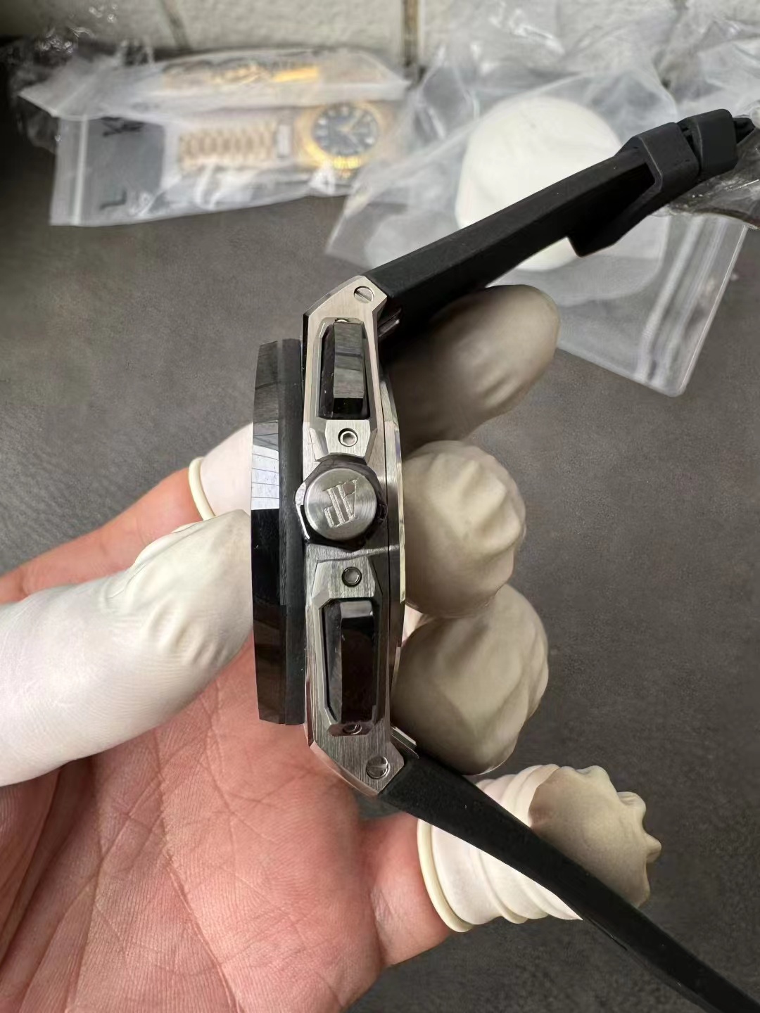 Audemars Piguet Aps 26420 1 Ap tapisserie Watch Dial 42 Case ,ceramic,titanium Crystal,waterproof 100 Strap 2 Chronograph 4401automatic Windingmovement, ,30 12 Date Display 28,800 / 70 Waterproof ,luminous Hands 3 Movement:aps ,movement Mold Opening,watch