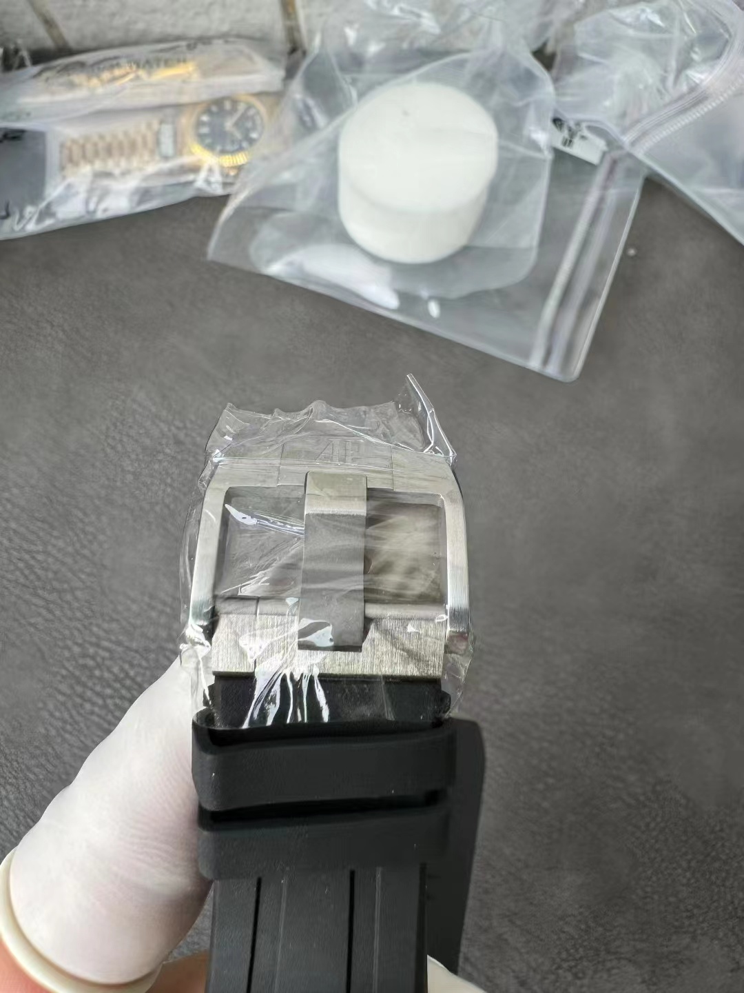 Audemars Piguet Aps 26420 1 Ap tapisserie Watch Dial 42 Case ,ceramic,titanium Crystal,waterproof 100 Strap 2 Chronograph 4401automatic Windingmovement, ,30 12 Date Display 28,800 / 70 Waterproof ,luminous Hands 3 Movement:aps ,movement Mold Opening,watch