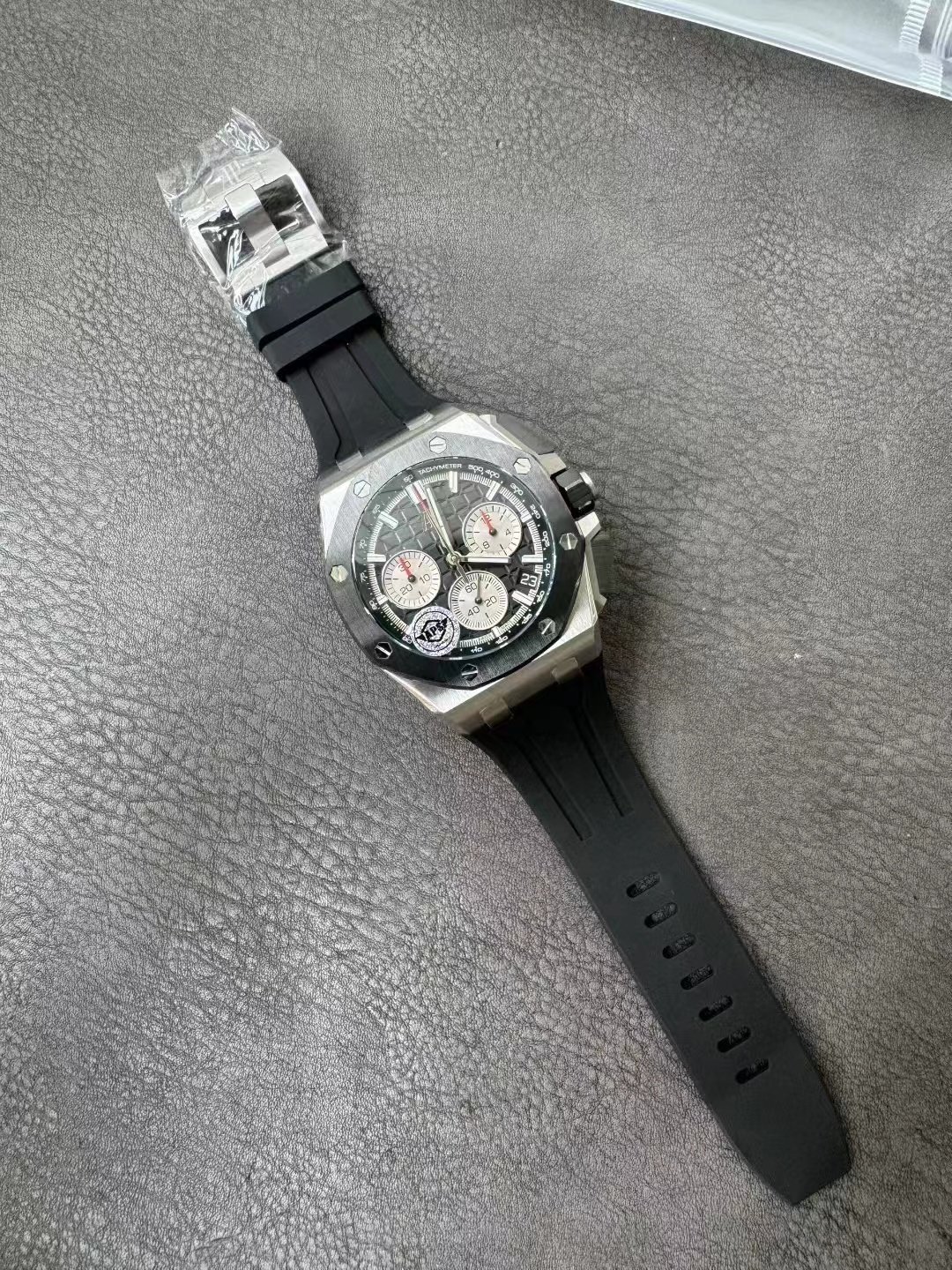 Audemars Piguet Aps 26420 1 Ap tapisserie Watch Dial 42 Case ,ceramic,titanium Crystal,waterproof 100 Strap 2 Chronograph 4401automatic Windingmovement, ,30 12 Date Display 28,800 / 70 Waterproof ,luminous Hands 3 Movement:aps ,movement Mold Opening,watch