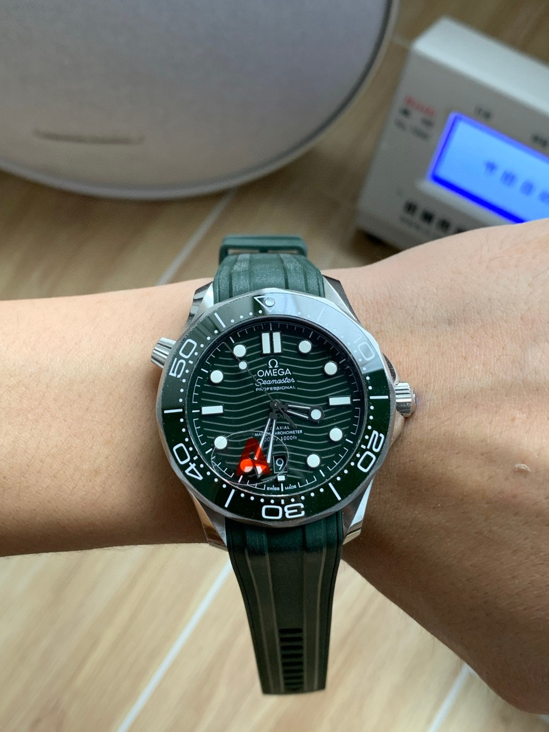 Omega Vs 300 --v4 8800 Movementvs movement ①vs ②vs 54 55 2824 movement41 13 ③ ①vs 8800diameter 5 mm thickness65 9 6m Thickness6.4 75 M ②movement