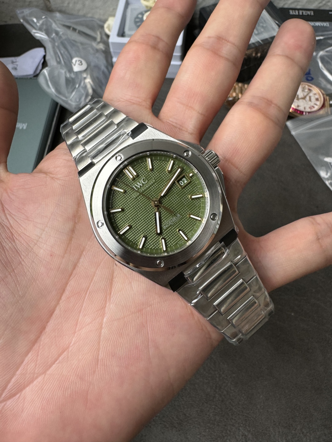 Iwc V7 Ingenieur 2023 Watches Wonders Geneva Gérald Genta 1970 Ref. 40 mm Watch Case .thickness 7 5 H Dial Sl Markers Luminous 70 ,3 ,6 Originalsteel Strapmold Opening, Original, 100 V7 Sw300 movement, V7 2892 V7